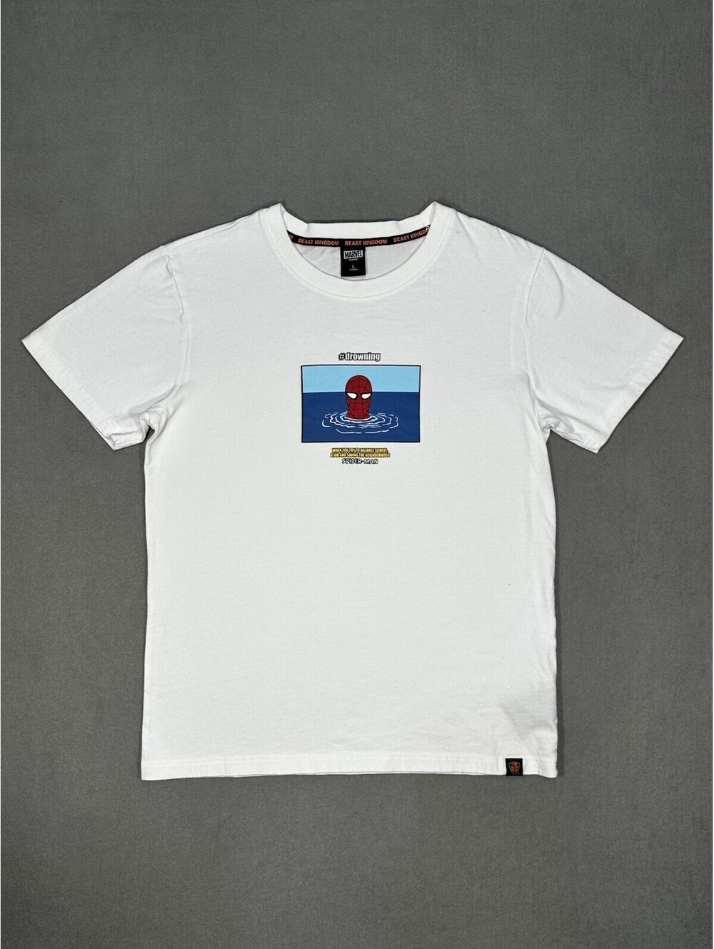 Marvel Spider-Man Beast Kingdom Graphic T-Shirt White Size L Fits M